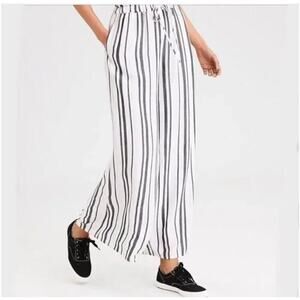 American Eagle Wide Leg White and Blue Striped Pants Size L